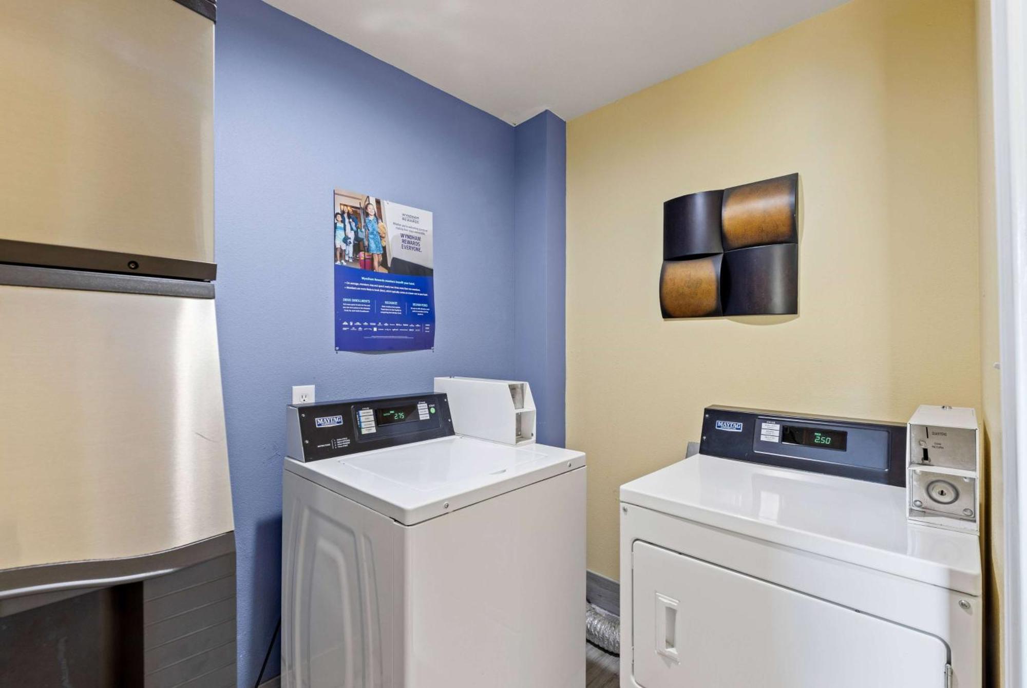 Days Inn & Suites By Wyndham Dfw Airport South-Euless Exterior foto